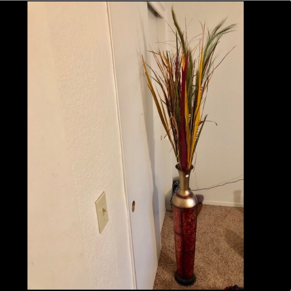 Standing vase